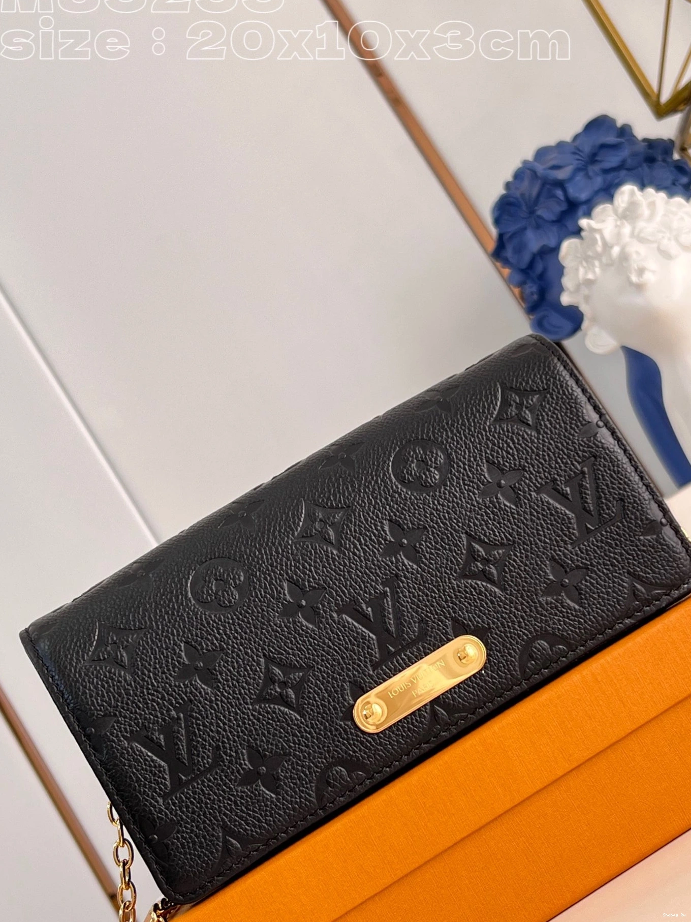 On Wallet Chain Lily LOUIS VUITTON 0729